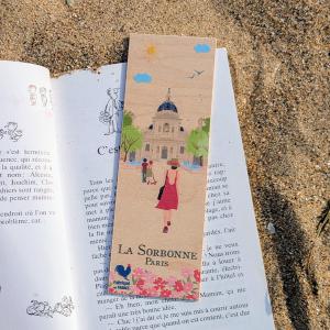 Marque-pages en bois réalisé pour la Sorbonne